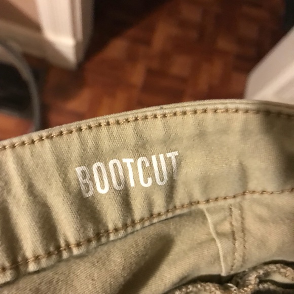 Women’s khaki Pants - Picture 3 of 4